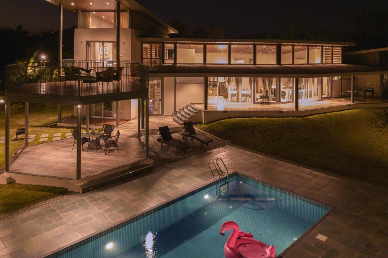 Bel Air Mansion By Stayvista - A Tranquil Oasis With A Spacious Deck, Gazebo, Sauna, Jacuzzi & A Mini-Amphitheatre Lonavala Eksteriør bilde